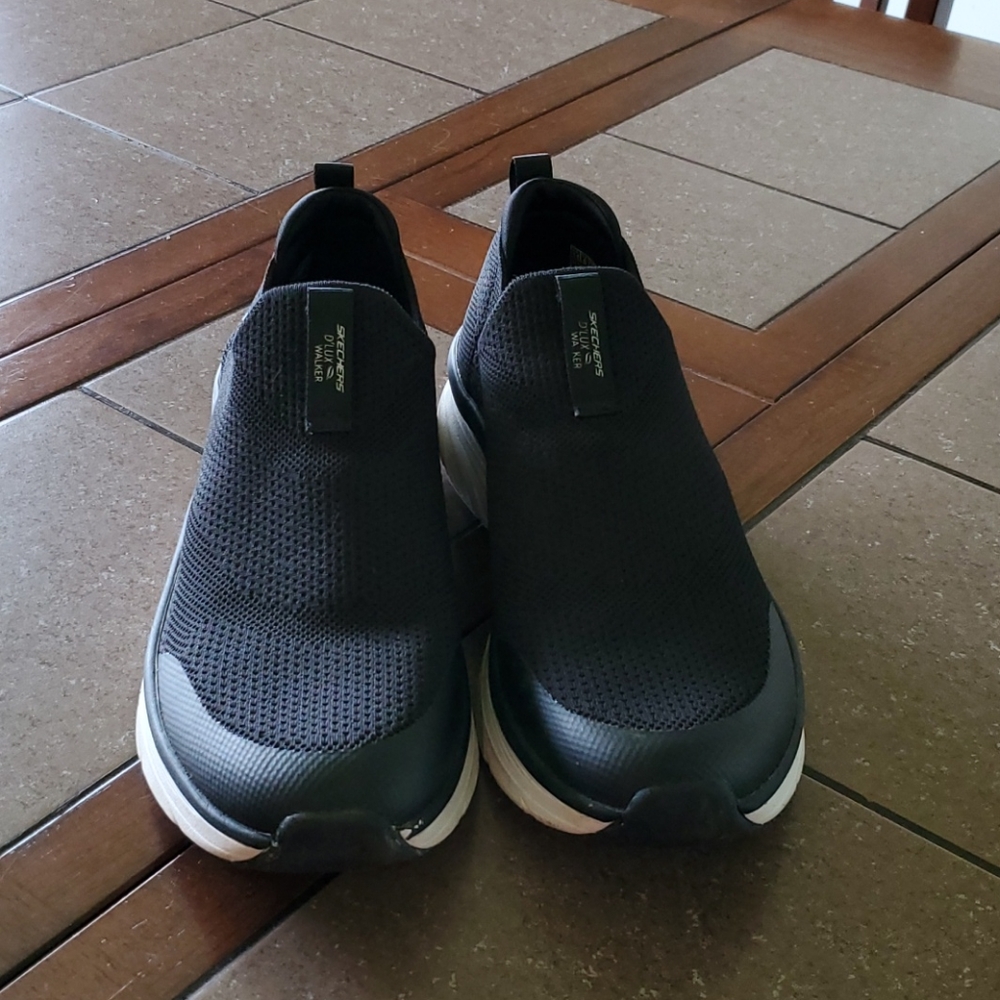 Sketchers stretch fit walking shoes sz 11M
